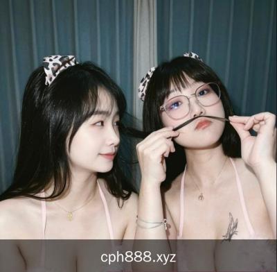 水嫩大奶双飞姐妹花