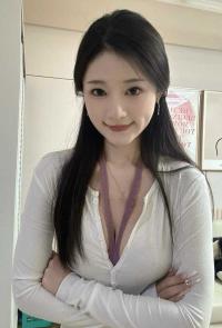 龙岗酷似小杨幂美女-橙子