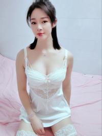 白云前凸后翘性感微微